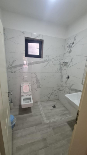 Bathroom 2, Hotel Darda, Tirana