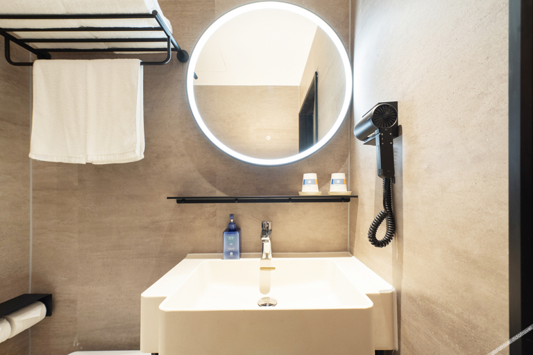 Bathroom 4, Hanting Hotel Shanghai Xujiahui Puhuitang Road, Shanghai