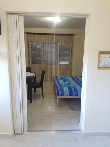 Others 4, Apartmani Ana, Irig