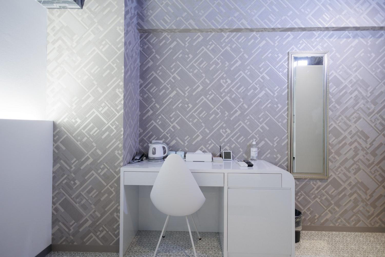 Bathroom 16