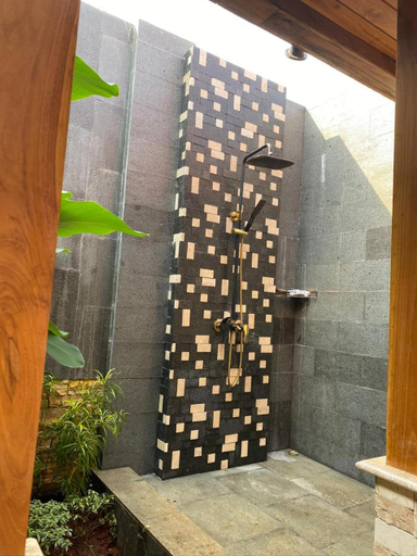 Bathroom 8