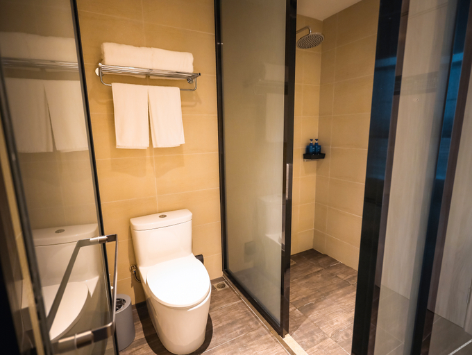 Bathroom 3, Hanting Premium Hotel Zhumadian Xincai County, Zhumadian