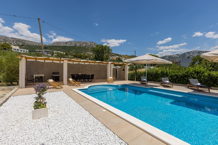 Sport & Beauty 2, Melki for 12 people with private pool, Klis