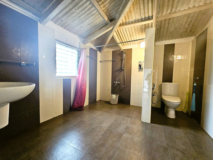 Bathroom 3, iSTAYS The Colonial Villa Yercaud, Salem
