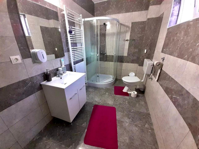 Others 2, Pensiunea Casa Alba, Beclean