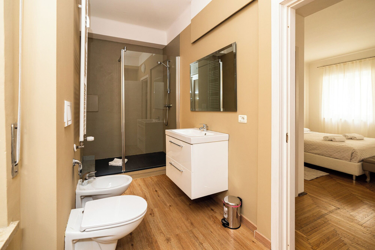 Bathroom 3, Residenza Serego - affaccio scavi Romani, Verona