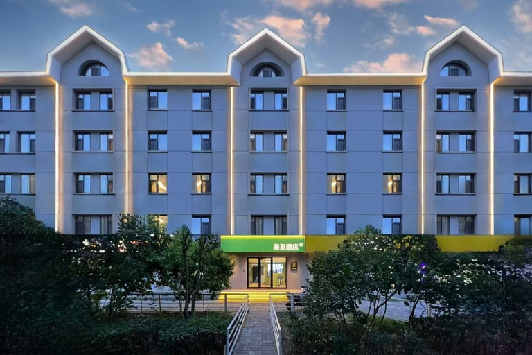 Exterior & Views