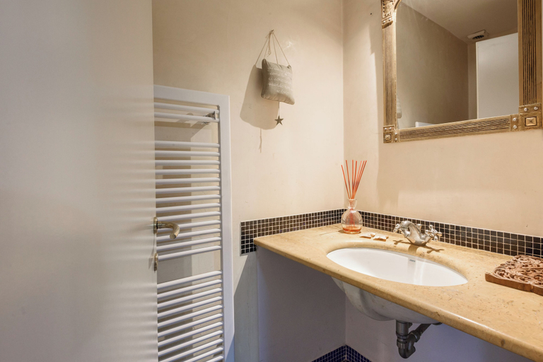 Bathroom 2, Regina House by Mmega, Florence