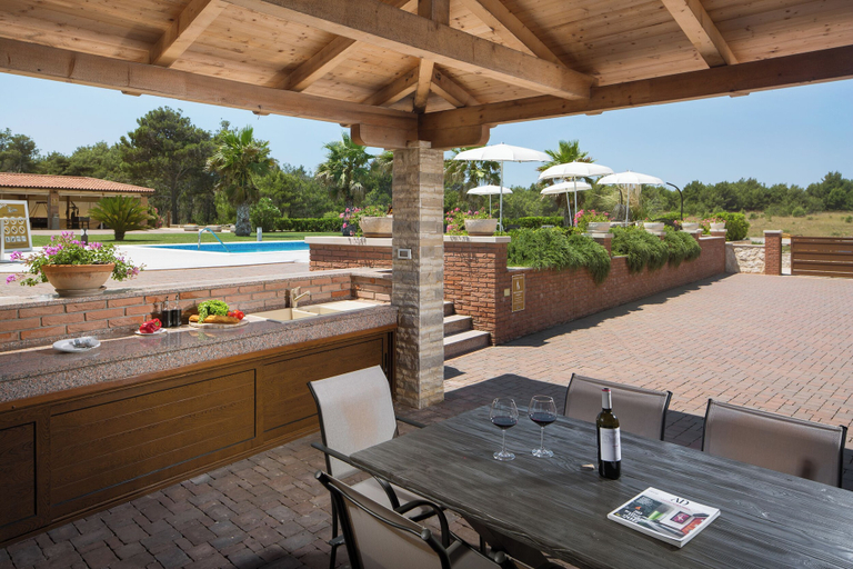 Food & Drinks, Malibu Grand Royale – Luxury Group Villa, Vir