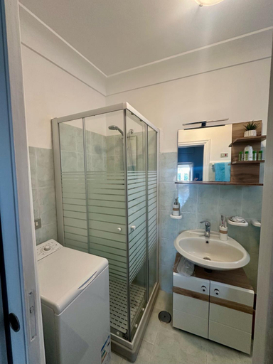 Bathroom 4, Capri Joy, Napoli