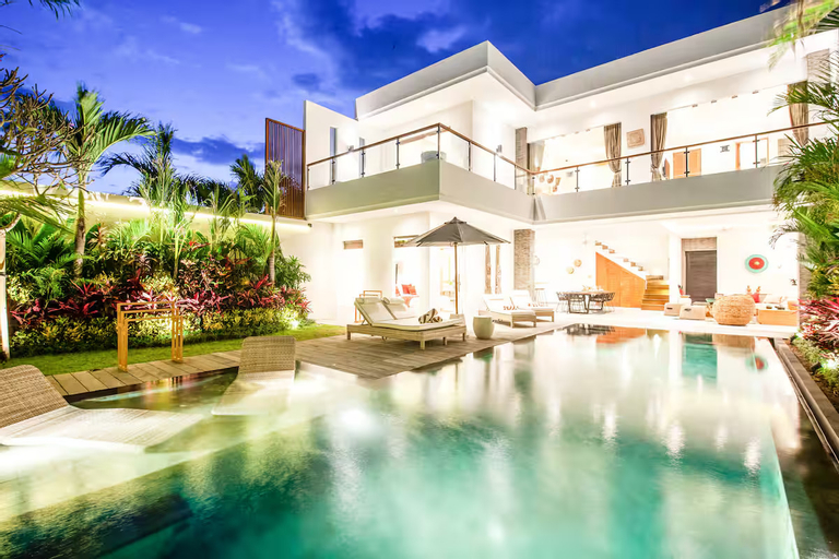 Villa 17 - Exquisite 4Bd Gem, 5min to Finns Coastal Vibe, Badung