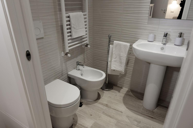 Others 3, Central Guest House, Rome