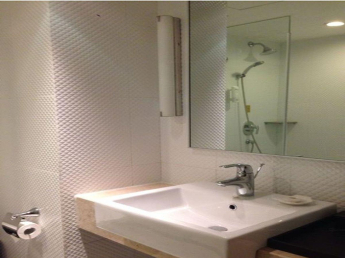 Bathroom 5, Ji Hotel Nanjing Xinjiekou, Nanjing