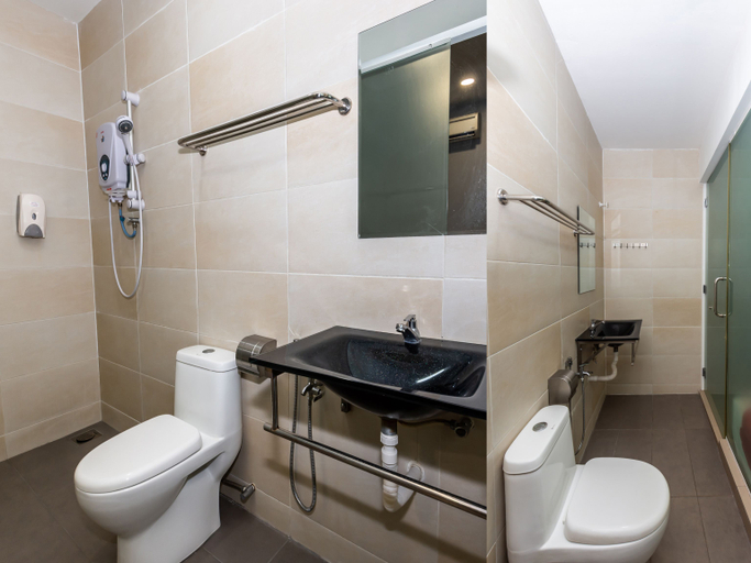 Bathroom, OYO 1185 Ho Hotel, Malacca City