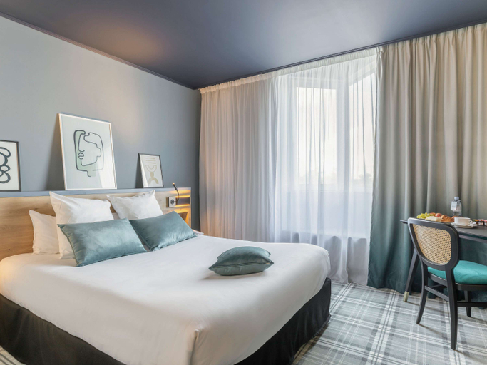 Bedroom 3, Mercure Lyon Est Villefontaine, Isère