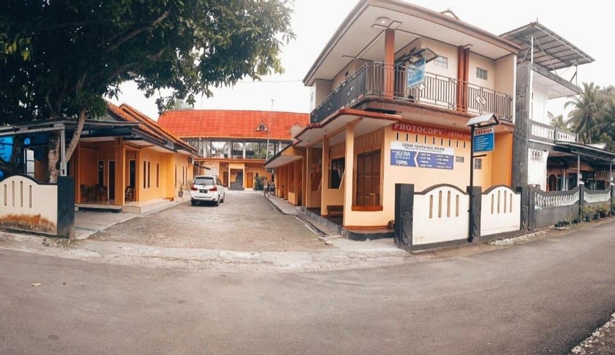 Exterior 5