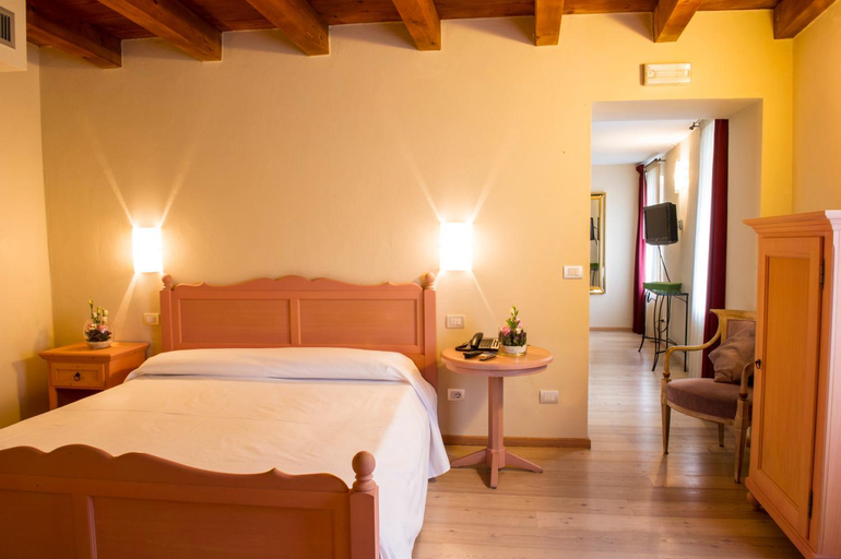 Bedroom 2, Villa de Winckels, Verona