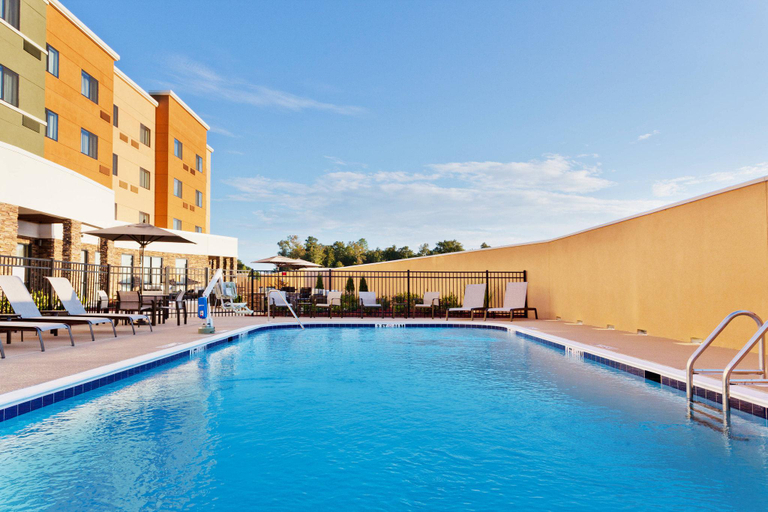 Sport & Beauty, Courtyard by Marriott Auburn, Lee