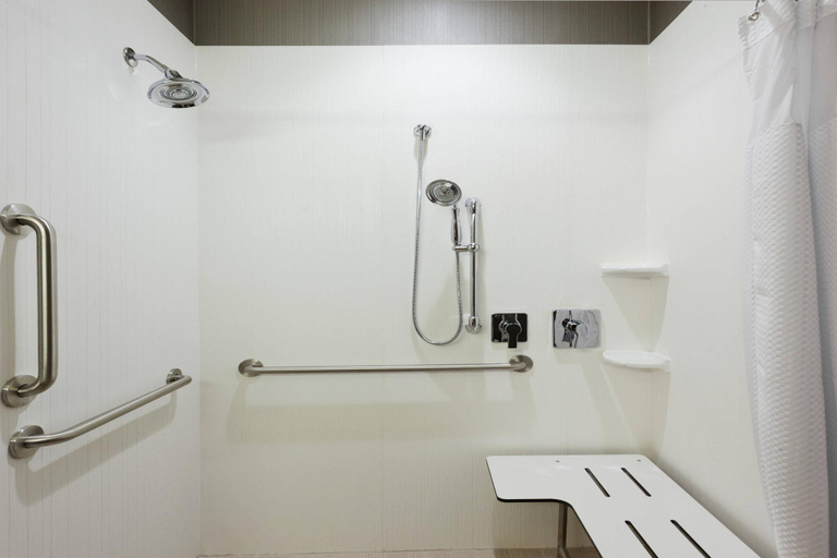 Bathroom, Courtyard by Marriott Auburn, Lee