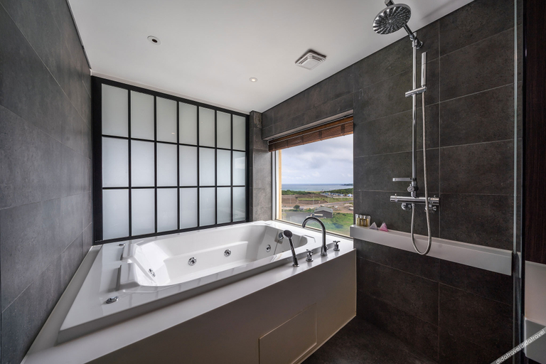 Bathroom 3, Jeju Seongsan Golden View Hotel, Seogwipo