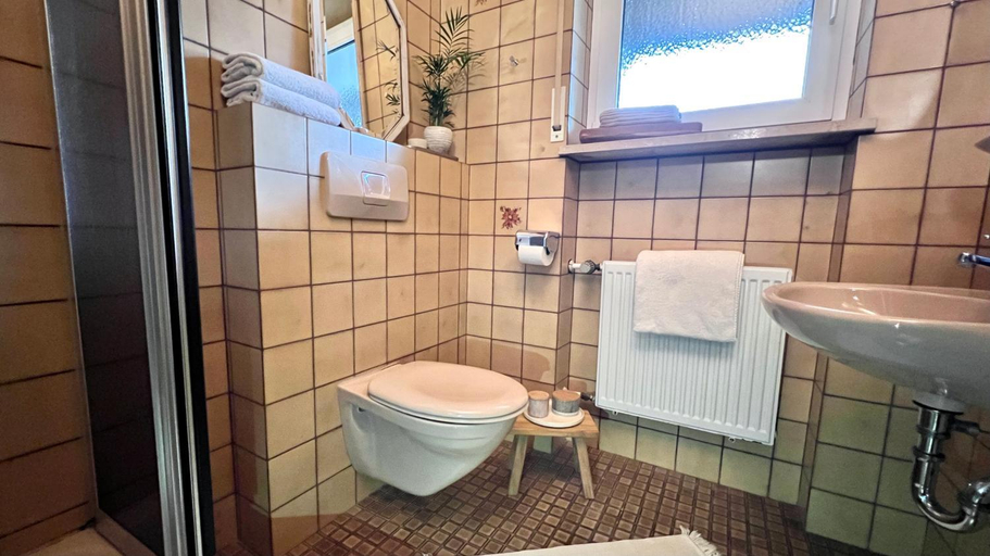 Bathroom 3, Unsereins Hotel, Hof