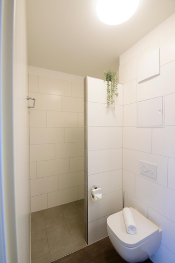 Bathroom 10