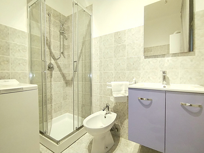 Bathroom 4, HH Monferrato, Alessandria