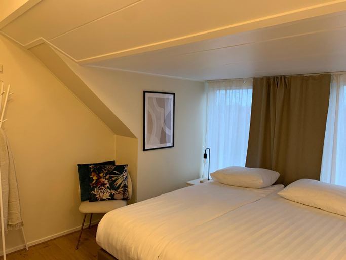 Others 3, RB Hostel, Schouwen-Duiveland