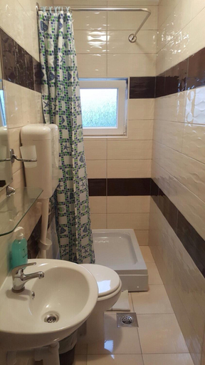 Bathroom 2, Pansion Bojic, Herzegovina-Neretva