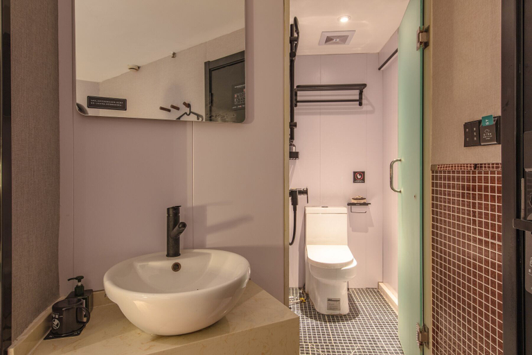 Bathroom 2, Iforest Hongkou Football Stadium, Shanghai