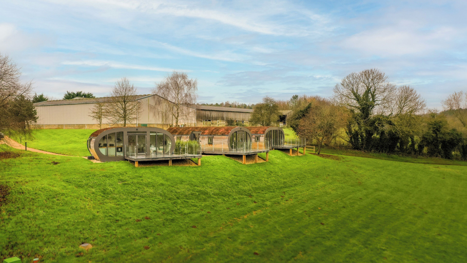 Exterior & Views 2, Unique 1 BD Eco-Retreat in Old Chalford, Oxfordshire