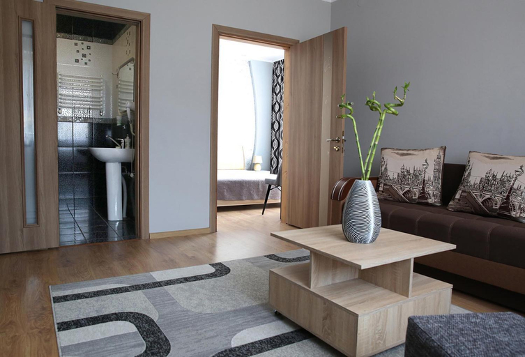 Others 5, Den House, Dolyns'kyi