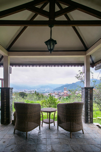 Exterior & Views 28