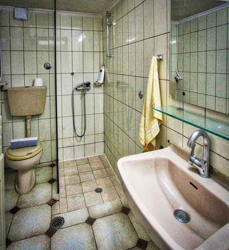 Shower 5, Aquamarine Apartments, East Macedonia and Thrace