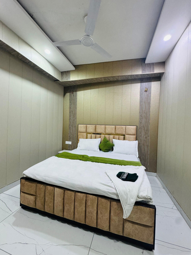 Bedroom 2, Hotel R Crown Banquet And Rooms, Delhi