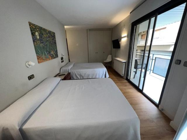 Others 2, Hostal Crisami, Lleida