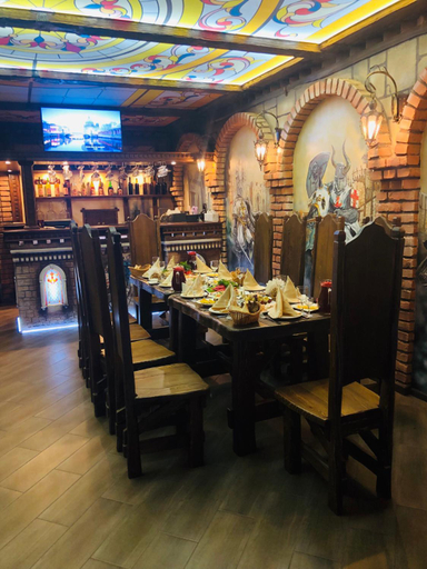 Food & Drinks, Gostynna sadyba Kit Bayun, Zhytomyrs'kyi