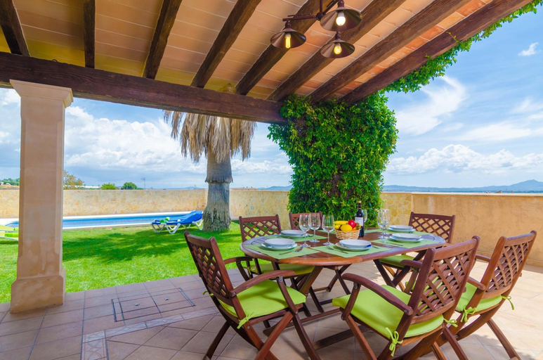 Others 5, Carles House, Baleares