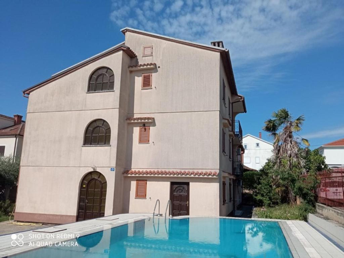 Sport & Beauty 4, Apartments LEO with pool, Umag