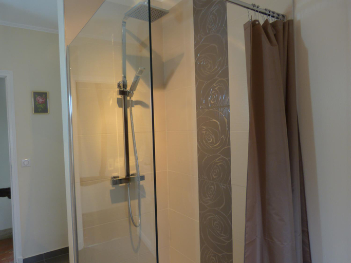 Bathroom 3, Le Petit Verger, Seine-Maritime
