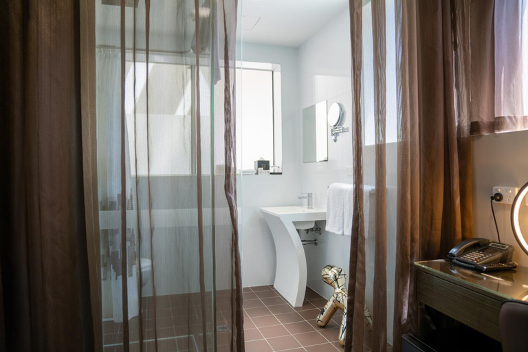 Bathroom 11