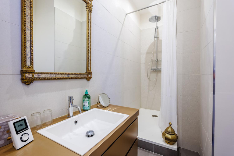 Bathroom 4, La Passerelle du Canal, Aude
