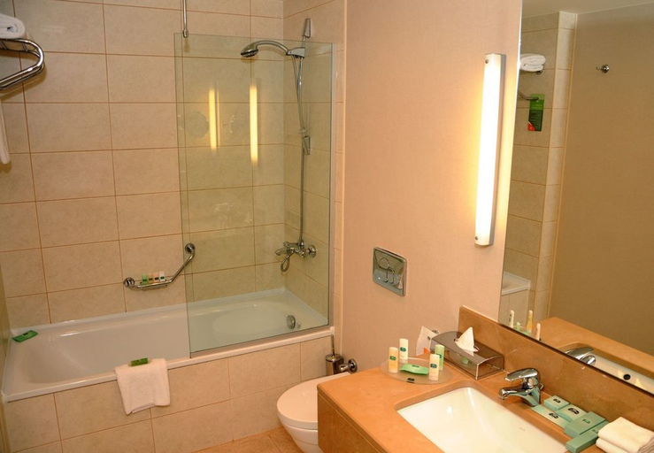 Bedroom 5, Delta Hotels by Marriott Istanbul West, Küçükçekmece