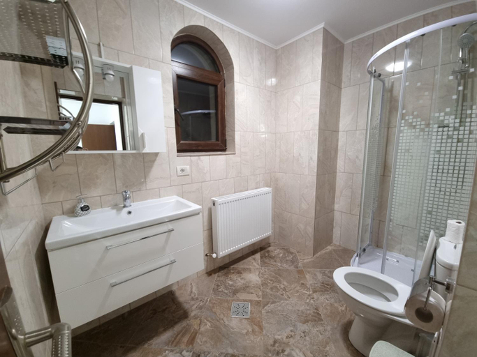 Others 5, PENSIUNEA LUXURY, Vama