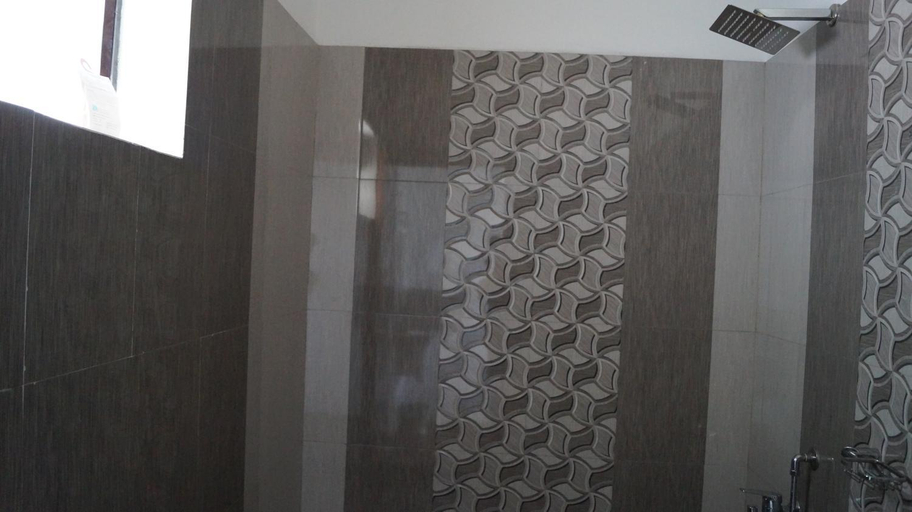 Bathroom 2, Grace Inn Munnar Homestay, Idukki
