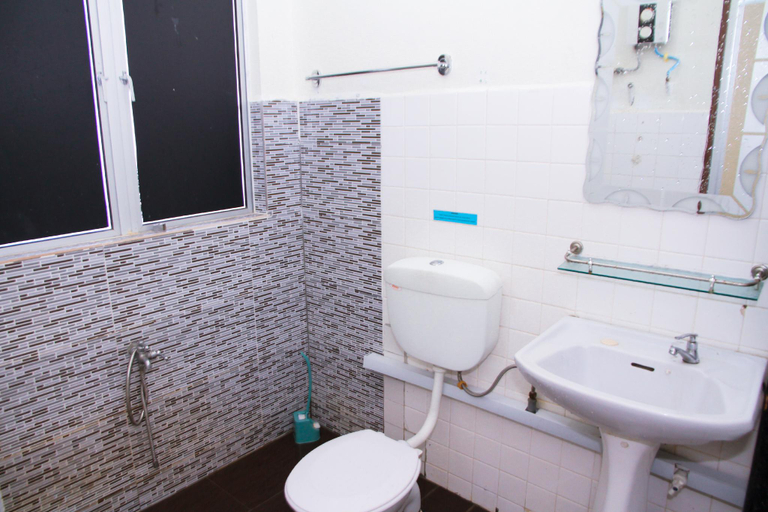 Bathroom 12