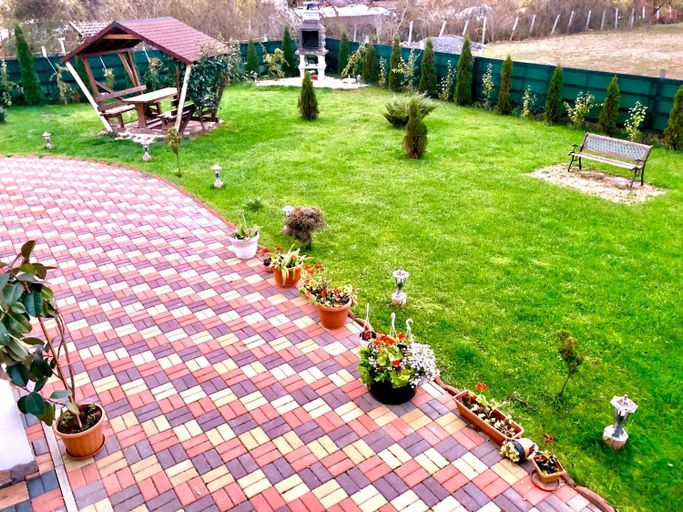 Others 4, Pensiunea Casa Alba, Beclean
