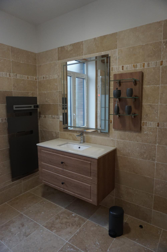 Bathroom 2, La Ferme Decroue, Nord