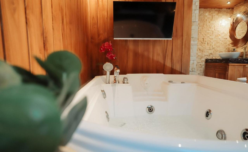 Bathroom 11