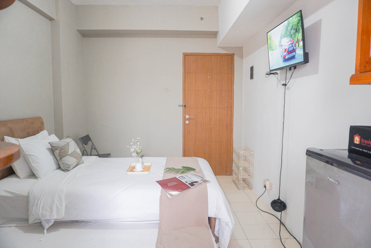 Bedroom 2, Homey and Cozy Studio Apartment Margonda Residence 2 By Travelio, Depok